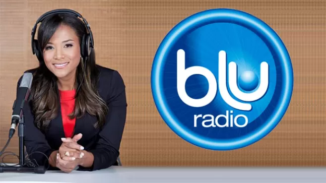 Mabel Lara en la cabina de Blu Radio