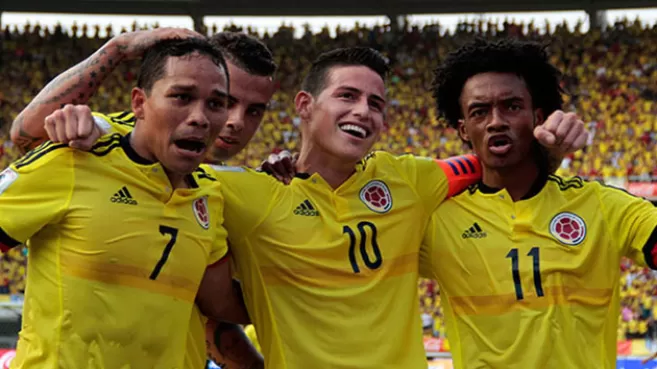 Carlos Bacca, James Rodríguez, Juan Guillermo Cuadrado celebrando un gol