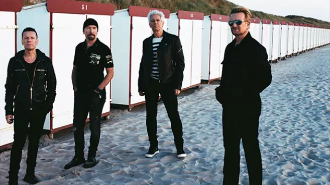 Integrantes de U2 vestidos de negro