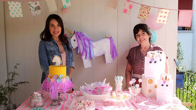 Agustina Gallo y Marta Vigo decoración rosada fiesta en casa