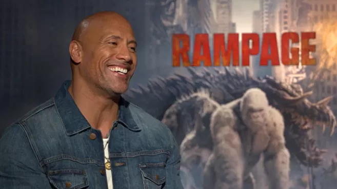 Dwayne Johnson “La Roca” sonriendo promocionando película Rampage