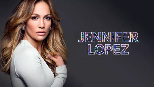 JLo - Jennifer Lopez con un sueter blanco