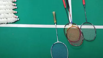 Equipos deportivos para jugar bádminton - Raquetas y Volantes