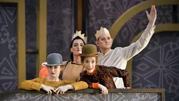Cuatro actores de la ópera "La princesa ligera"