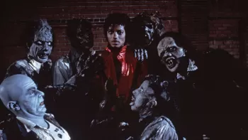 Michael Jackson rodeado de zombies en la grabación del video de Thriller