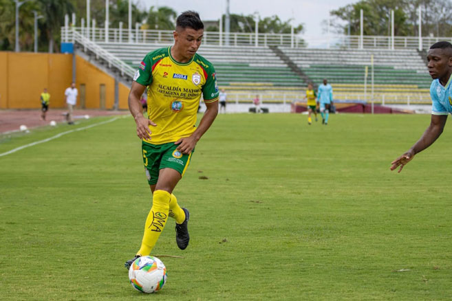 Jheison Solarte en el partido de Real Cartagena contra Internacional de Palmira