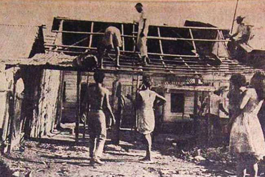 Desmonte de casas de Chambacú como resultado del traslado y erradicación definitiva de sus habitantes en 1971