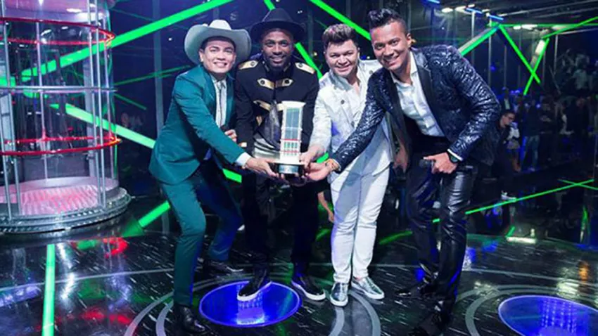 Jhon Onofre, Rafy Champion, Mr. Steve y El Puma del Vallenato, en el escenario de A Otro Nivel