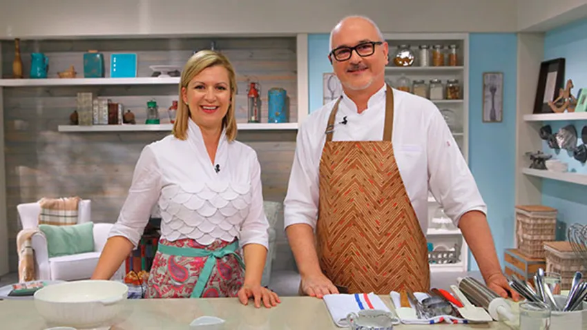 Anna Olson y Osvaldo Gross en la cocina de el gourmet