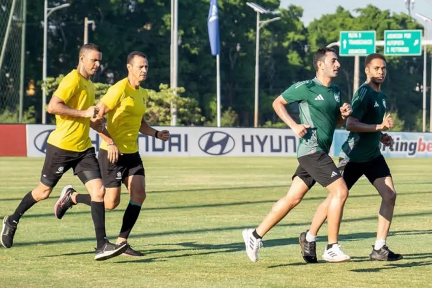 Árbitro cartagenero Carlos Ortega pretemporada CONMEBOL 2025