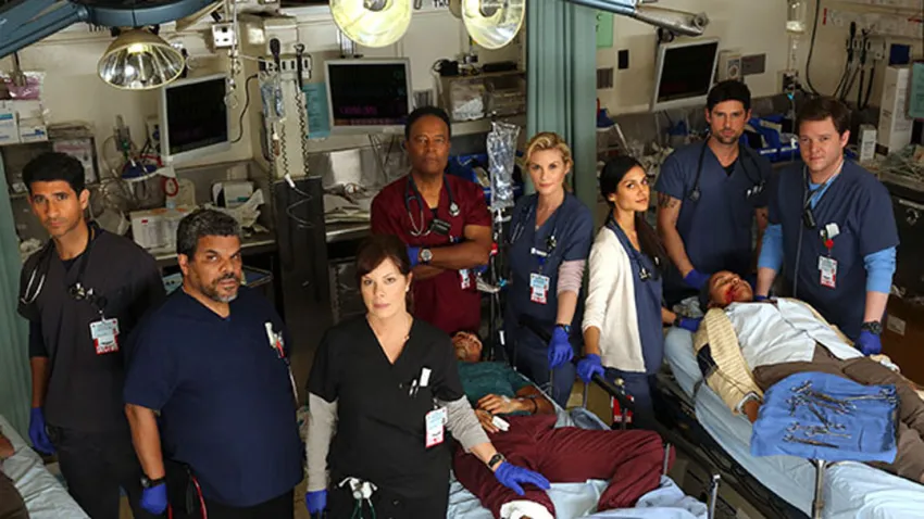 Elenco de la serie Código Negro, en el quirófano
