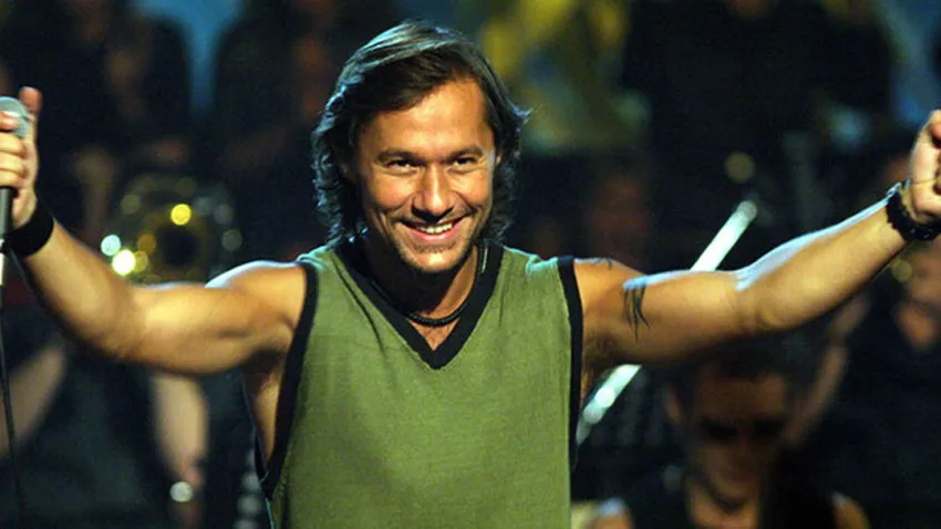 Diego Torres con los brazos abiertos en su MTV Unplugged