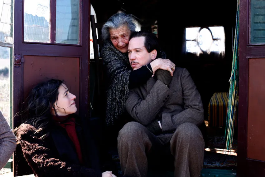 Django, la ópera prima de Etiene Comar