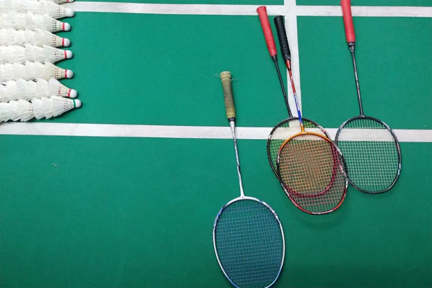 Equipos deportivos para jugar bádminton - Raquetas y Volantes