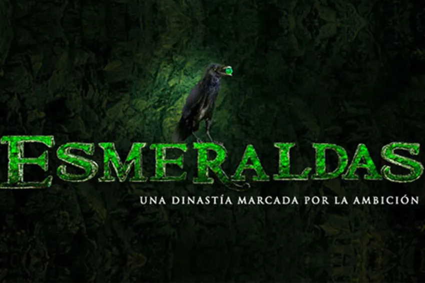 Cuervo con una esmeralda en el pico, parado sobre la palabra "esmeraldas" de color verde