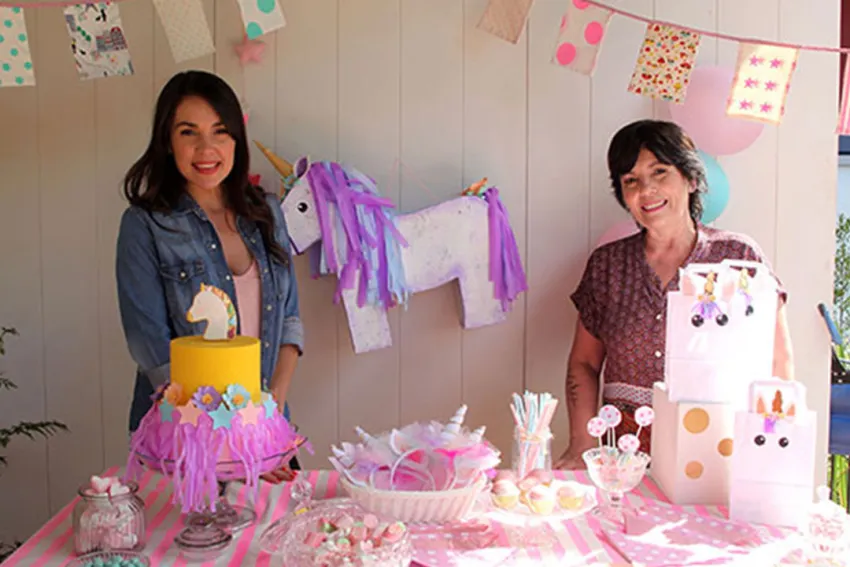 Agustina Gallo y Marta Vigo decoración rosada fiesta en casa