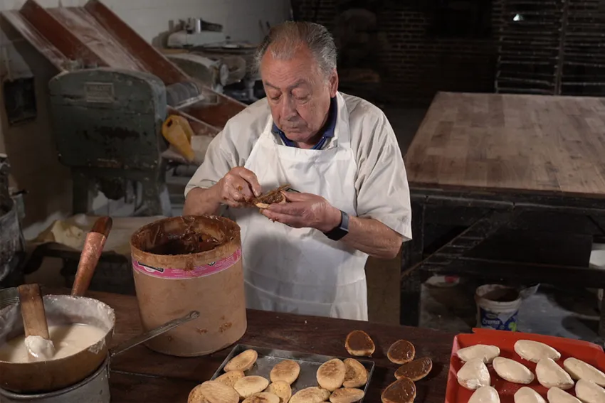 Cocinero haciendo postres