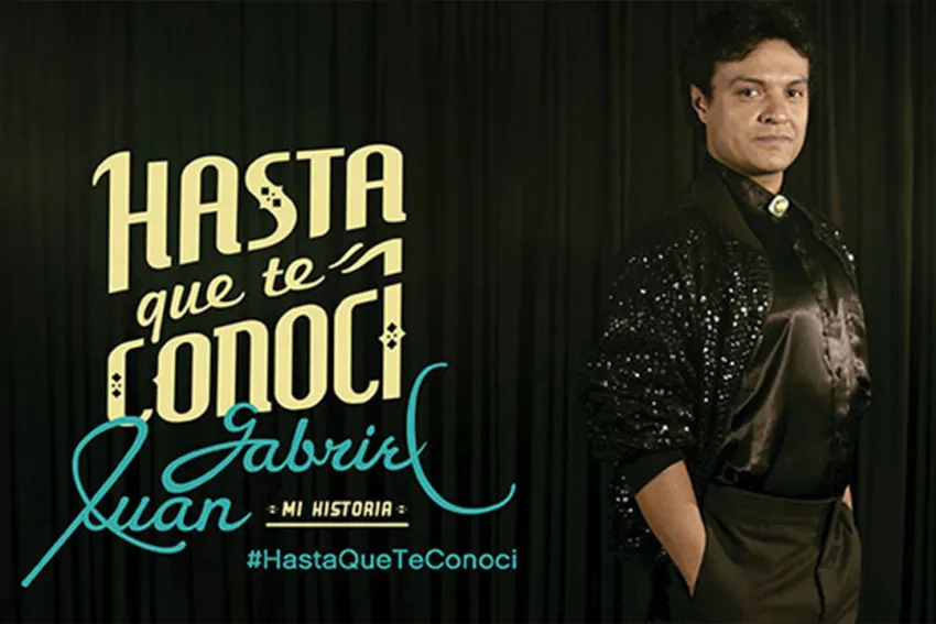 Julián Román como Juan Gabriel, en la serie Hasta que te Conocí