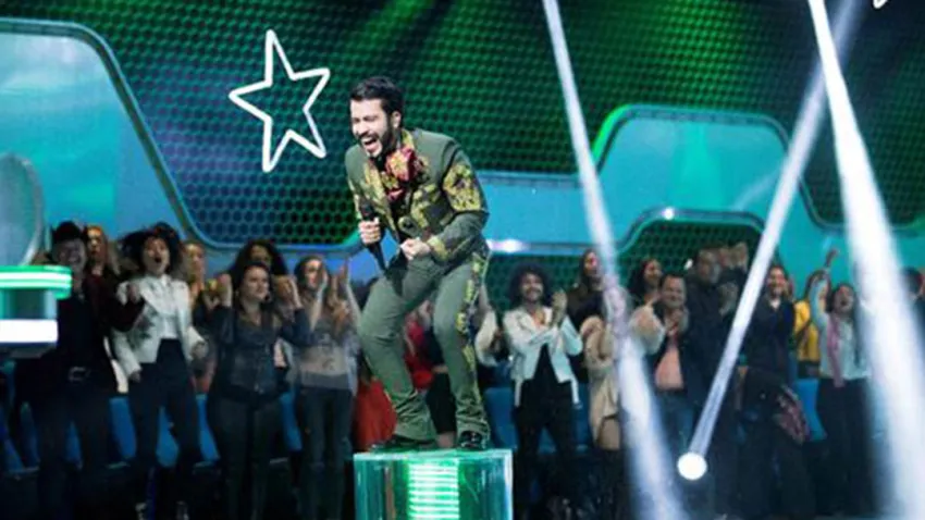Jair Santrich celebrando su trinfo en el escenario de A Otro Nivel 2017