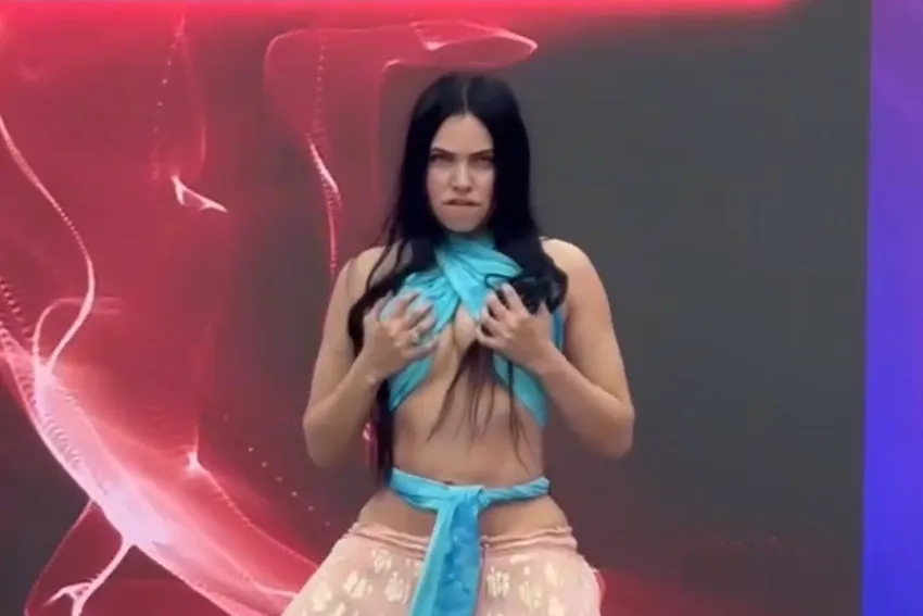 Jery Sandoval bailando sensualmente para La Casa de Los Famosos Colombia