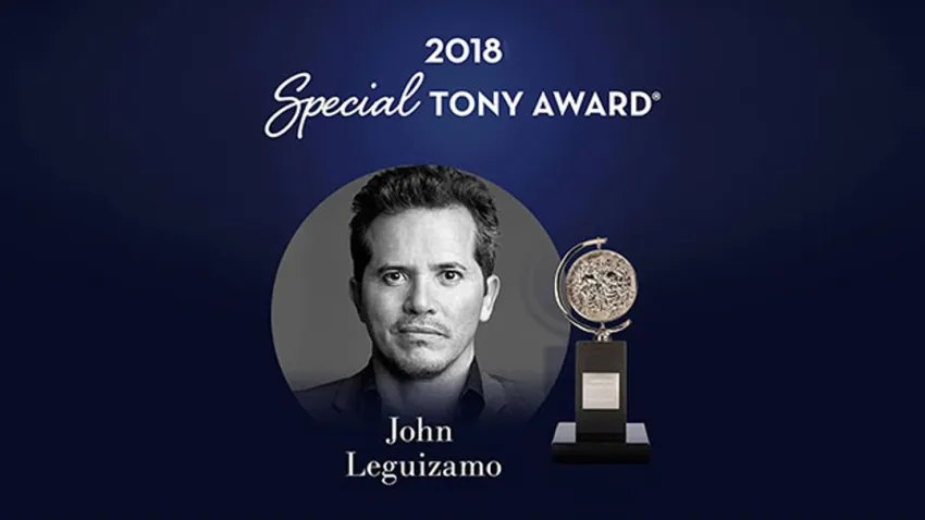 John Leguizamo en blanco y negro