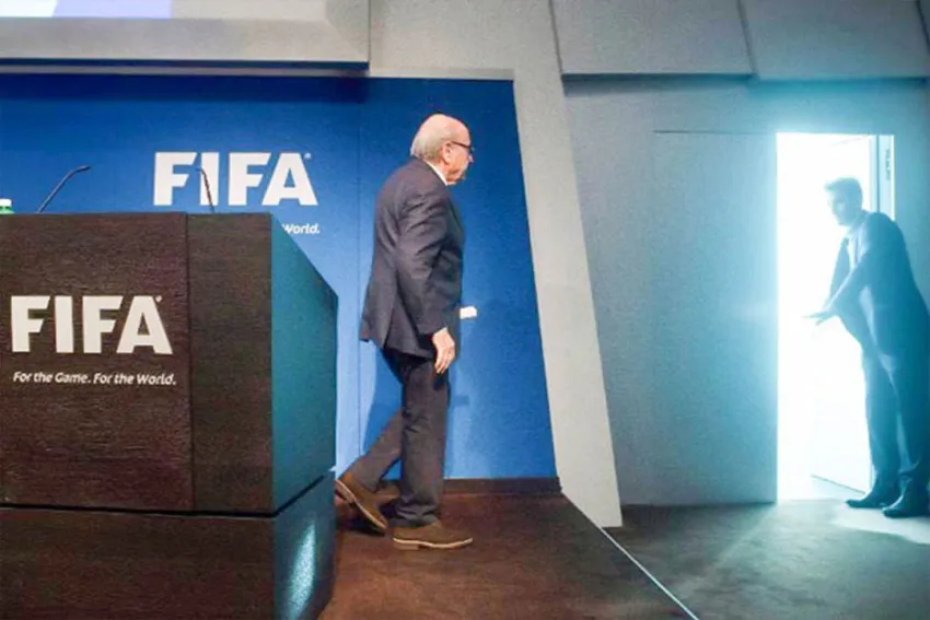 Joseph Blatter renuncia a la FIFA - Foto Valeriano Di Domenico