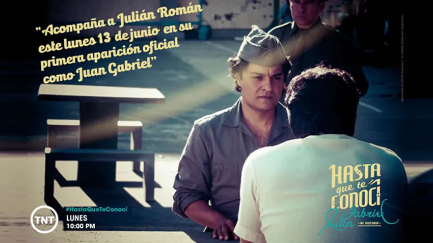 Julián Román como Juan Gabriel, en la serie 'Hasta que te Conocí'
