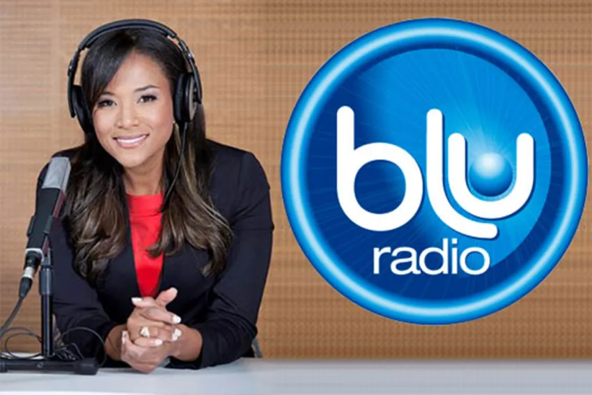 Mabel Lara en la cabina de Blu Radio