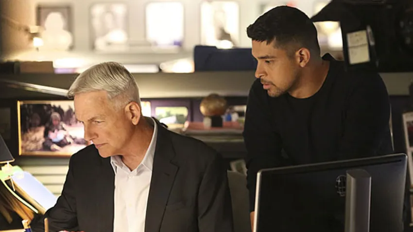 Escena de la serie 'NCIS: Criminología Naval' con Wilmer Valderrama