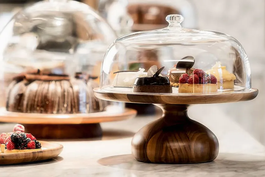 Postres servidos en una mesa