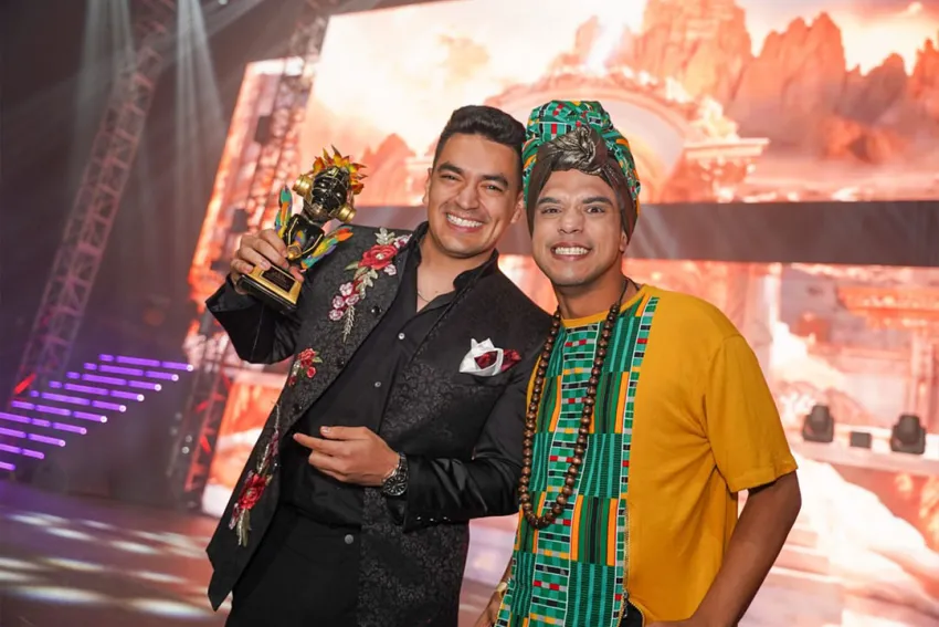 Fabi Hernández y Mathieu Ruz con el Premio CDA