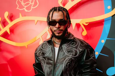 Gangsta en la alfombra roja de los Premios Nuestra Tierra 2025