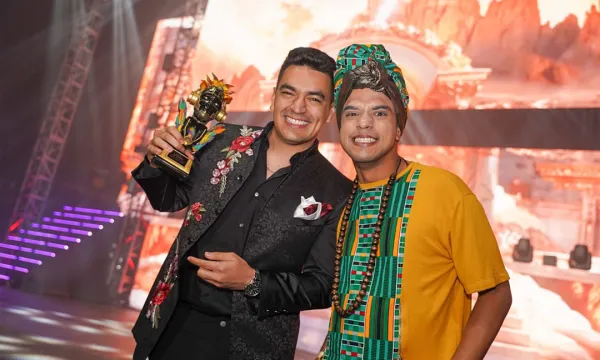 Fabi Hernández y Mathieu Ruz con el Premio CDA
