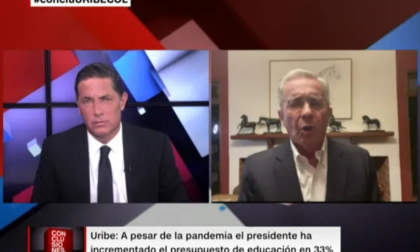 Fernando del Rincón entrevistando a Álvaro Uribe Vélez
