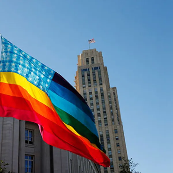 Bandera de Estados Unidos con colores del Orgullo LGBT