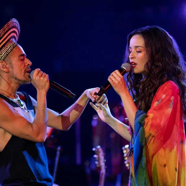 Catalina García y Rubén Albarrán cantando "Enamorada" - MTV Unplugged: Café Tacvba