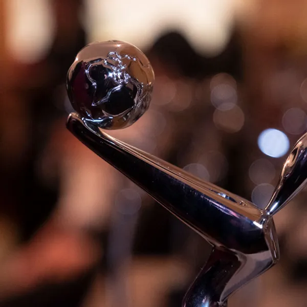 Estatuilla Premios Platino Xcaret