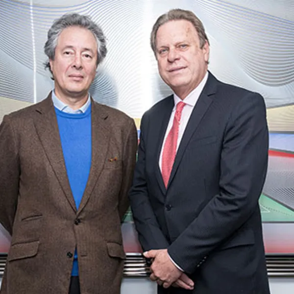 Gonzalo Córdoba (Presidente de Caracol Televisión) y Ramón Jesurún (Presidente de la Federación Colombiana de Fútbol)