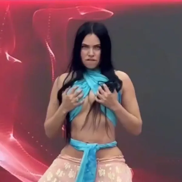 Jery Sandoval bailando sensualmente para La Casa de Los Famosos Colombia