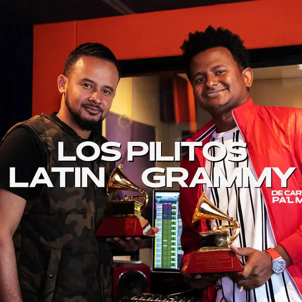 Pilito Master Mix y The Boom Maker, Los Pilitos, sosteniendo el Latin GRAMMY