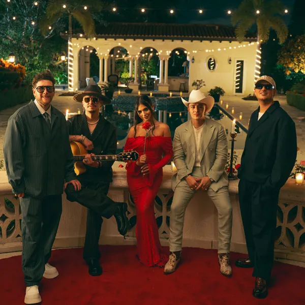 Luis Alfonso y Piso 21 junto a la modelo del video oficial de "Déjame Entrar"