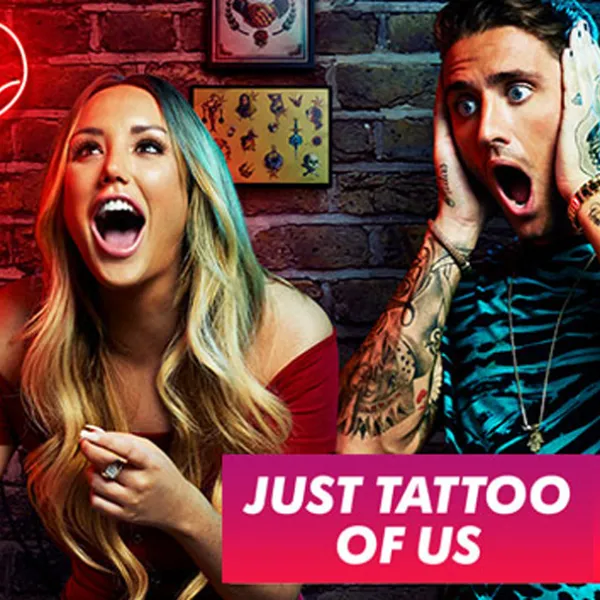 Pareja de jóvenes tatuados sorprendidos - "Just Tattoo of Us" de MTV