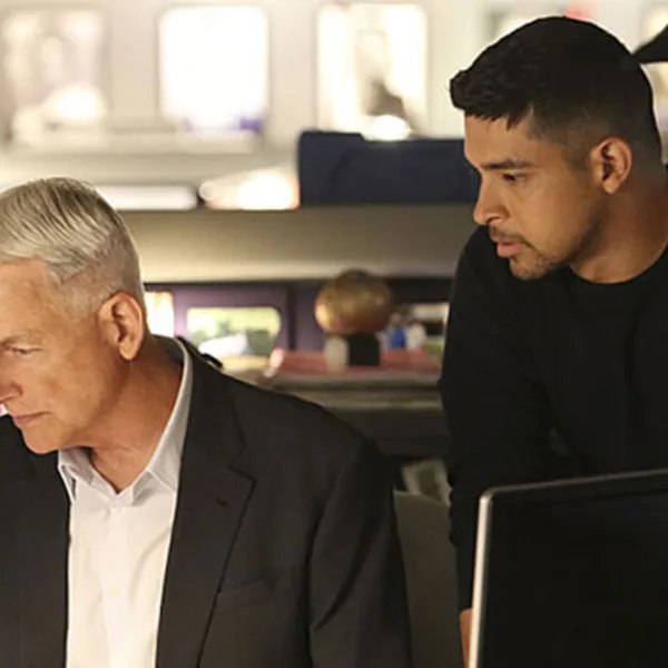 Escena de la serie 'NCIS: Criminología Naval' con Wilmer Valderrama