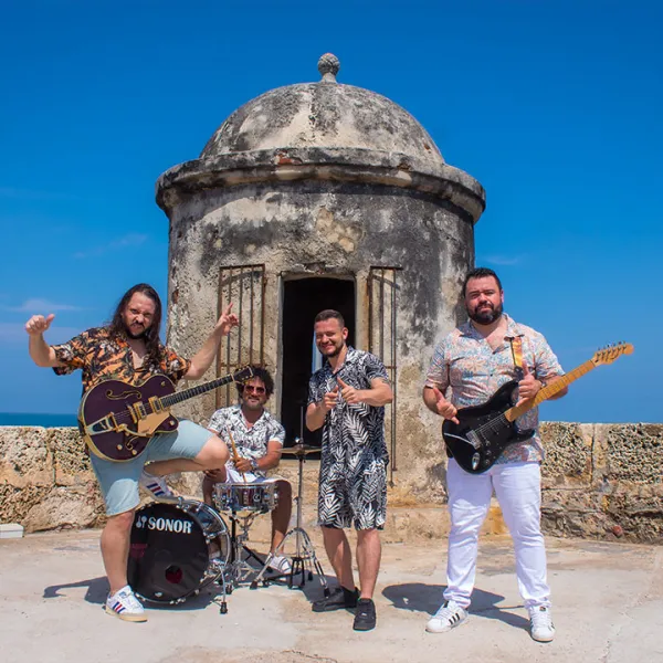 Neotrópico: Mario Evans, Jose Grey, Jesús Camacho y Marco Perex en la grabación del videoclip de Farolito