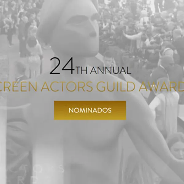 Estatuilla de los SAG Awards rodeada por el público