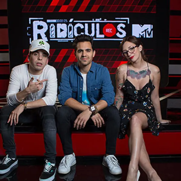 MC Davo, Luja Duhart y Daniela Bos, en el set de Ridículos de MTV