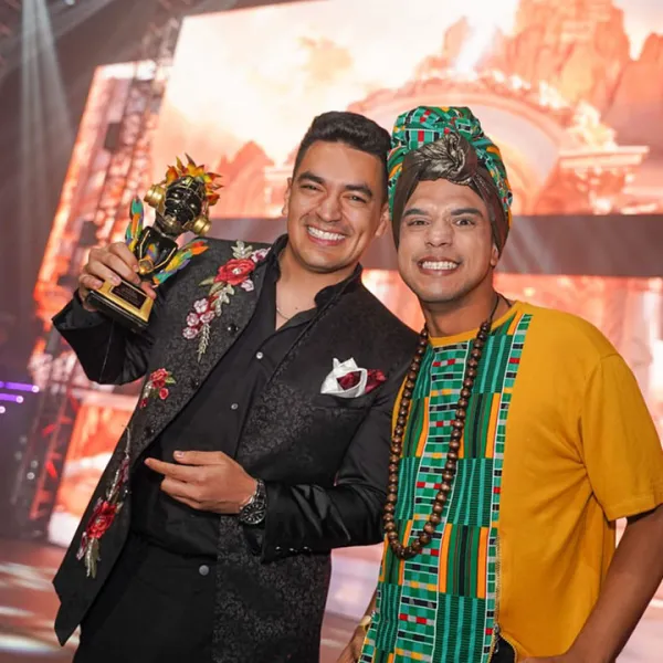 Fabi Hernández y Mathieu Ruz con el Premio CDA