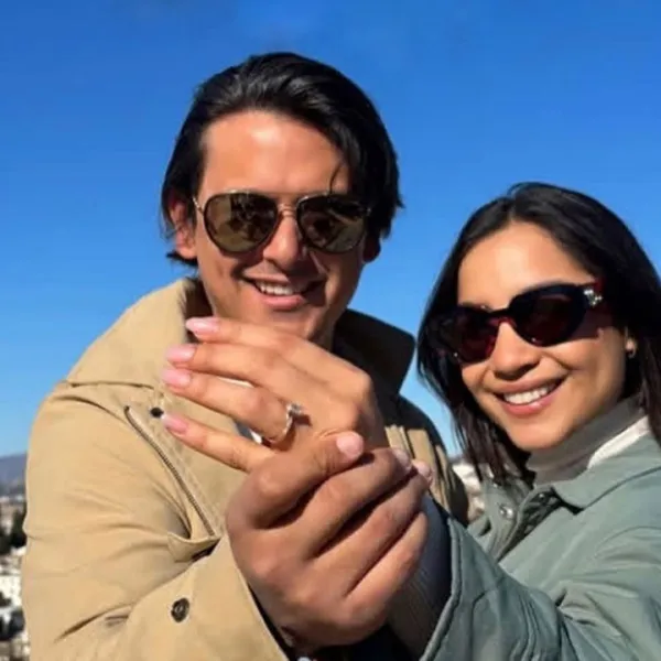 Salomé Camargo y su prometido Nicolás, muestran su anillo de compromiso