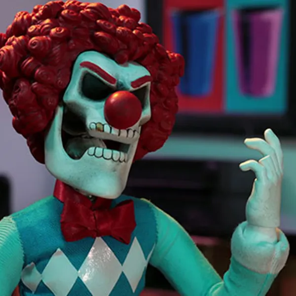 Carabela payaso malvado con pelo rojo en la serie SuperMansion