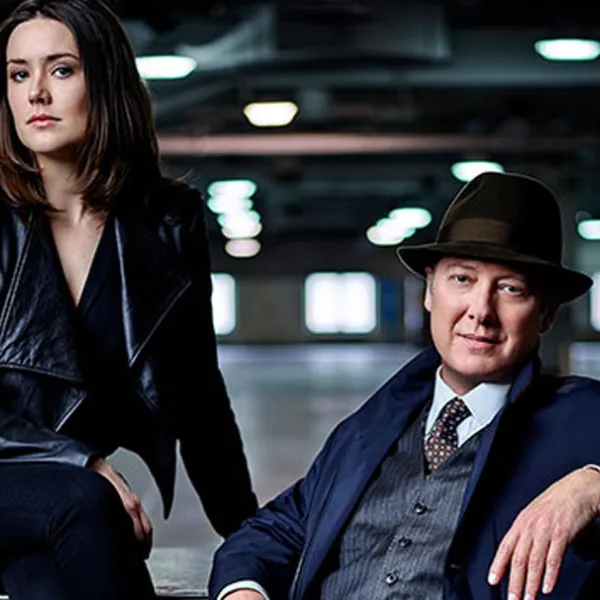 Megan Boone como Elizabeth “Liz” Keen, y James Spader como Raymond Reddington en "The Blacklist"